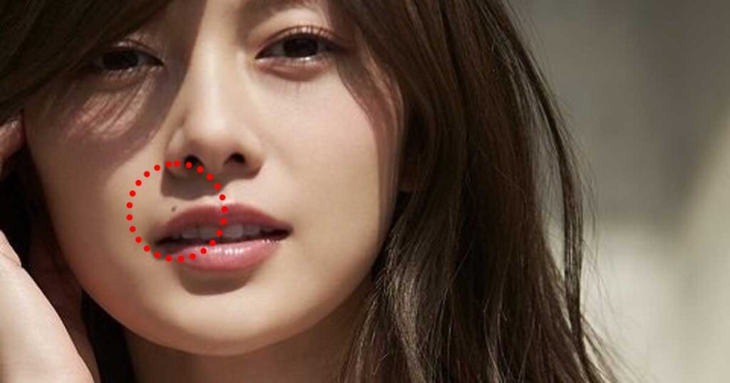 일본 배우 시라이시 마이 입술에 점 관상
